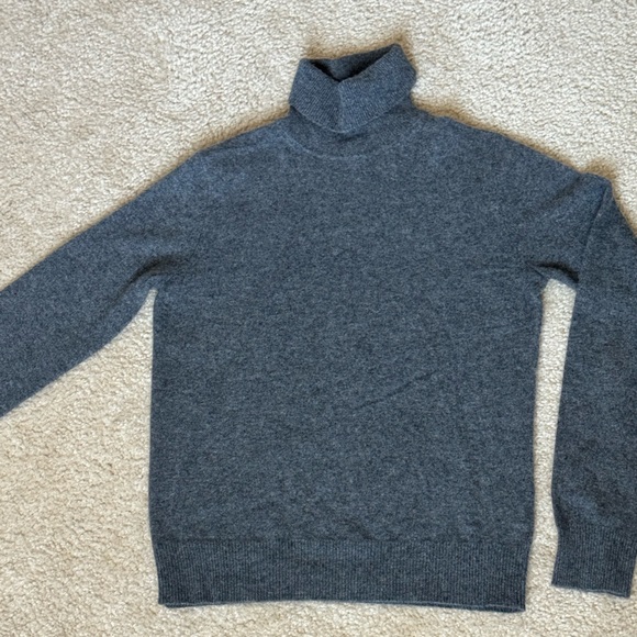 Lord & Taylor Tops - Lord & Taylor Cashmere Turtleneck